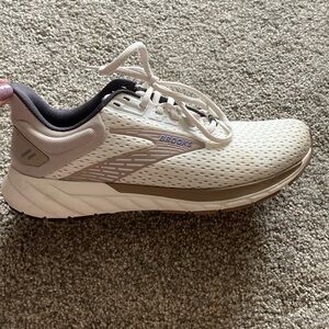 EUC Brooks Anthem women’s running sneakers